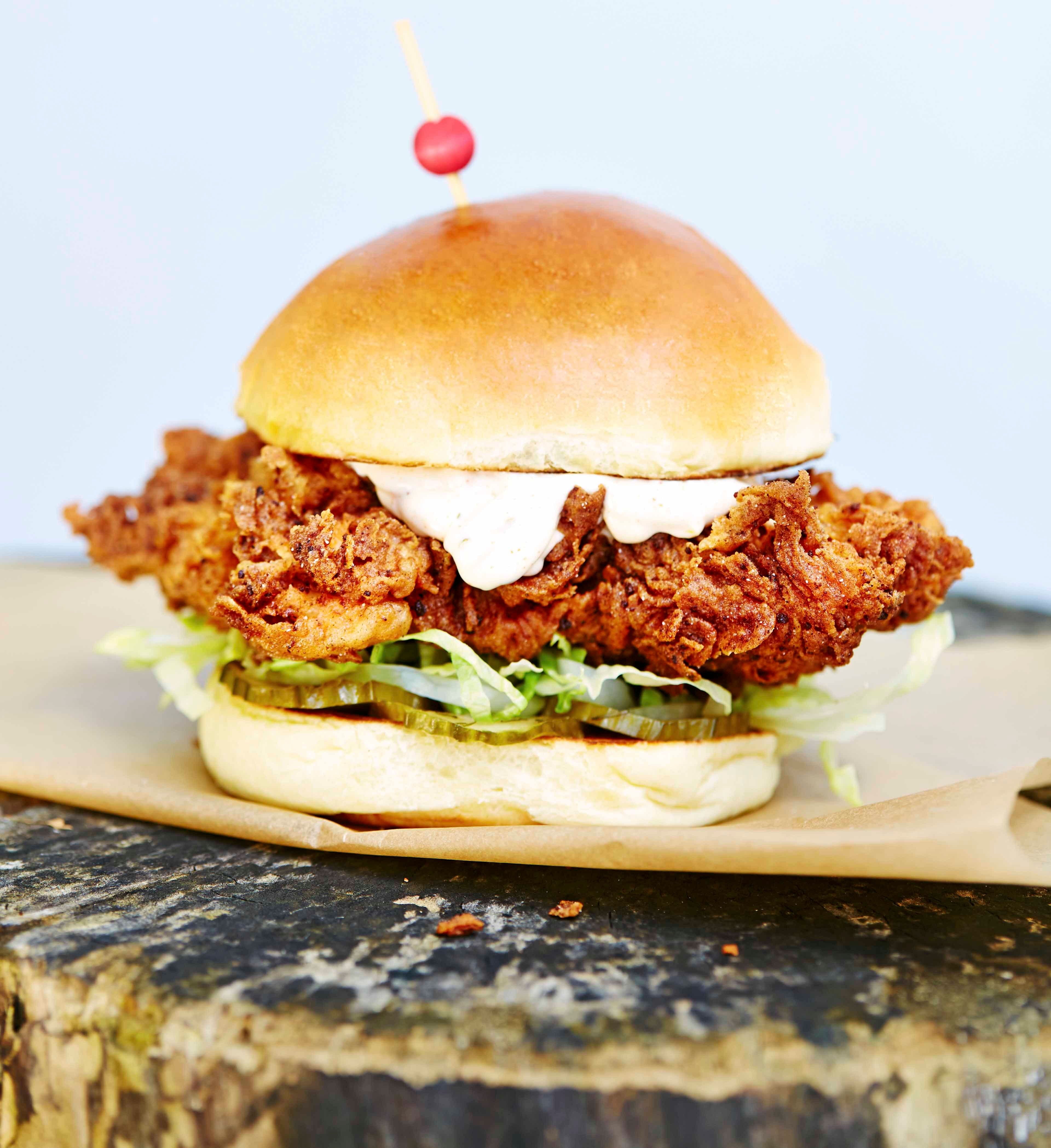 Combo Chicken: Chicken Burger + Batata + Lata